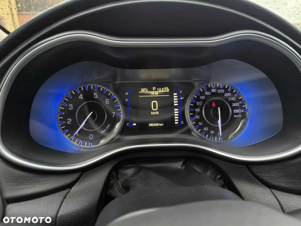 Chrysler 200 - 15