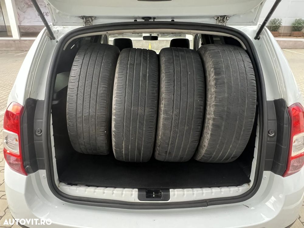 Dacia Duster 1.6 4x4 Laureate - 12