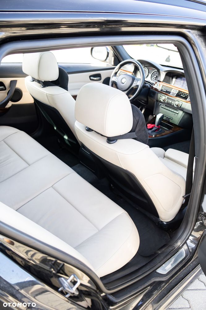 BMW Seria 3 330d DPF Edition Sport - 12