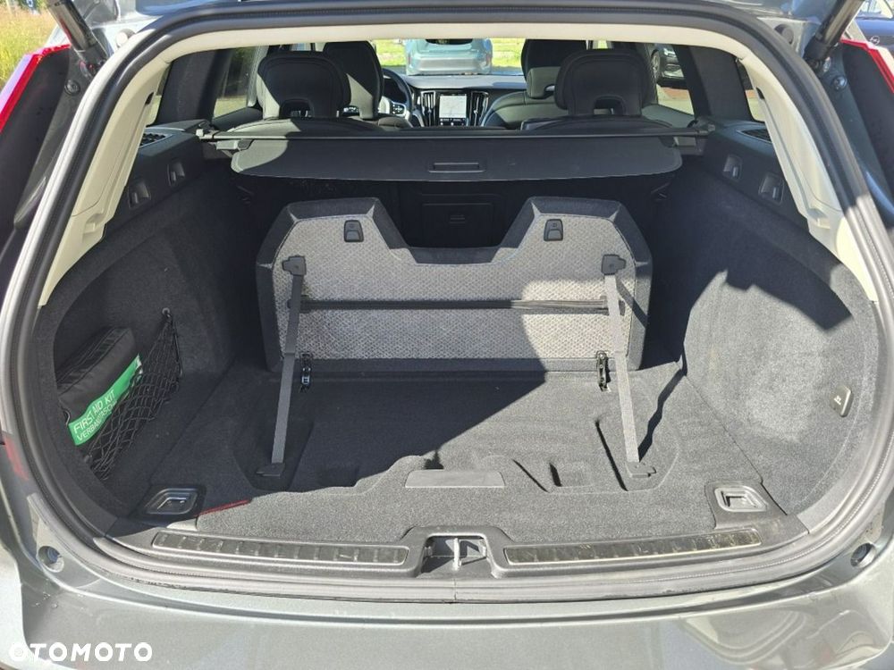 Volvo V60 B4 B Plus Dark - 19