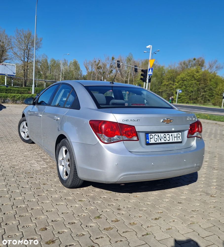 Chevrolet Cruze 1.6 LS - 3