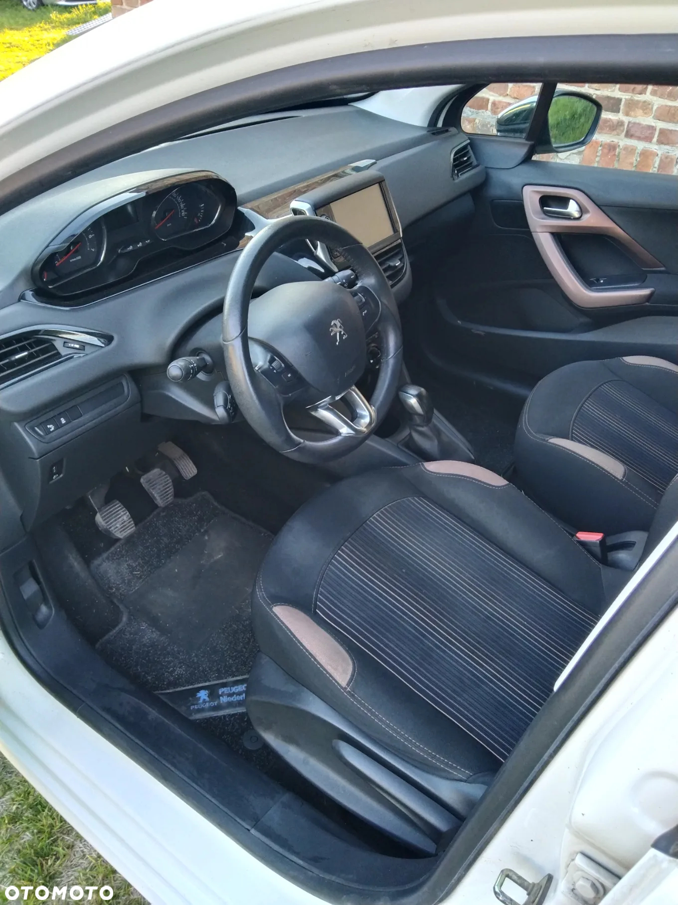 Peugeot 208 82 PureTech Style - 11