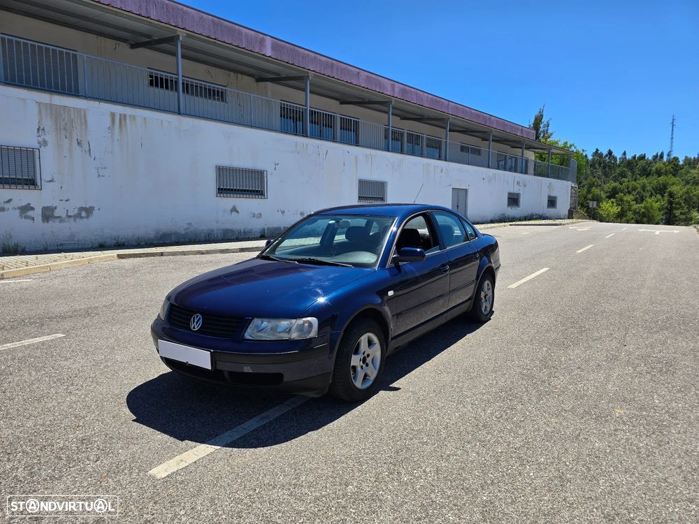 VW Passat 1.9 TDi Confortline - 1