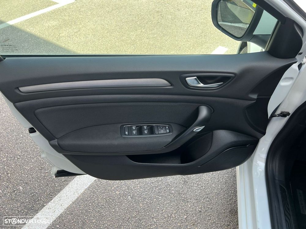 Renault Mégane 1.6 Plug-In Intens - 12
