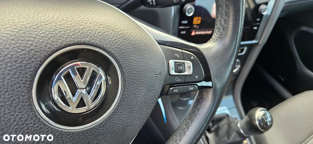 Volkswagen Golf - 28