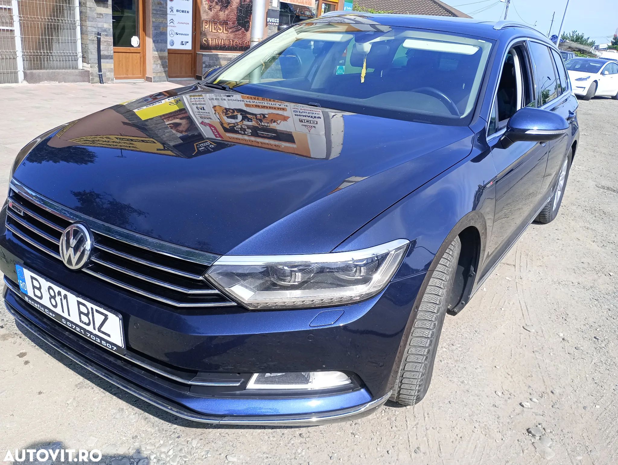 Volkswagen Passat - 1