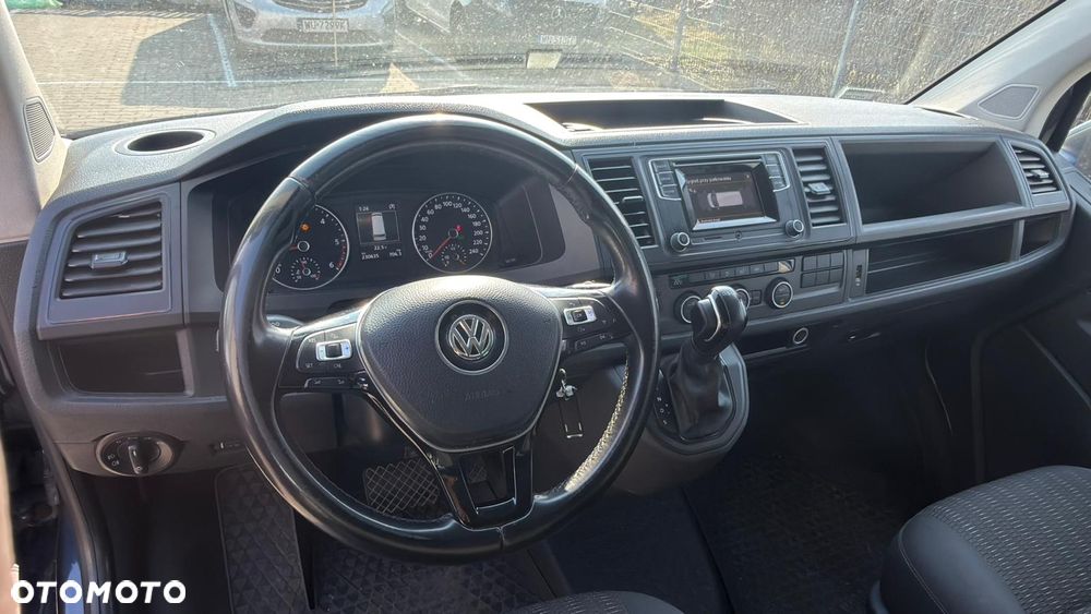 Volkswagen Caravelle - 9