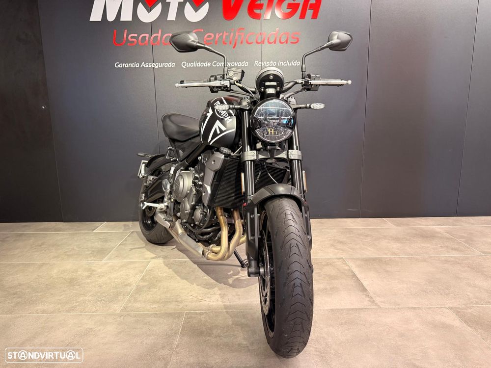 Triumph Trident - 9