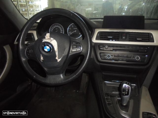 Carro MOT: N47D20C BMW F31 2014 318D 143CV 5P AZUL DIESEL - 8