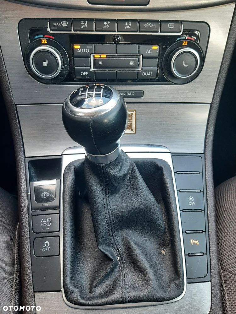 Volkswagen Passat 1.6 TDI DPF BlueMot Comfortline - 8
