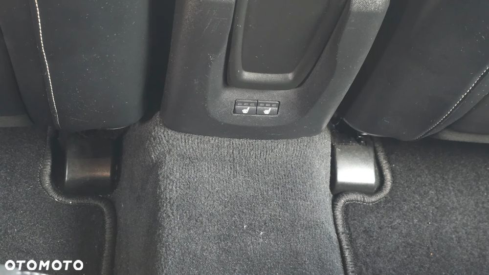 Volvo V40 T5 Drive-E R-Design Momentum - 13