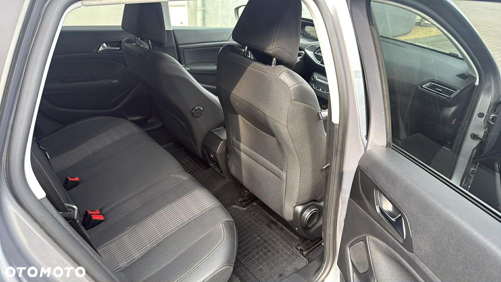 Peugeot 308 - 8