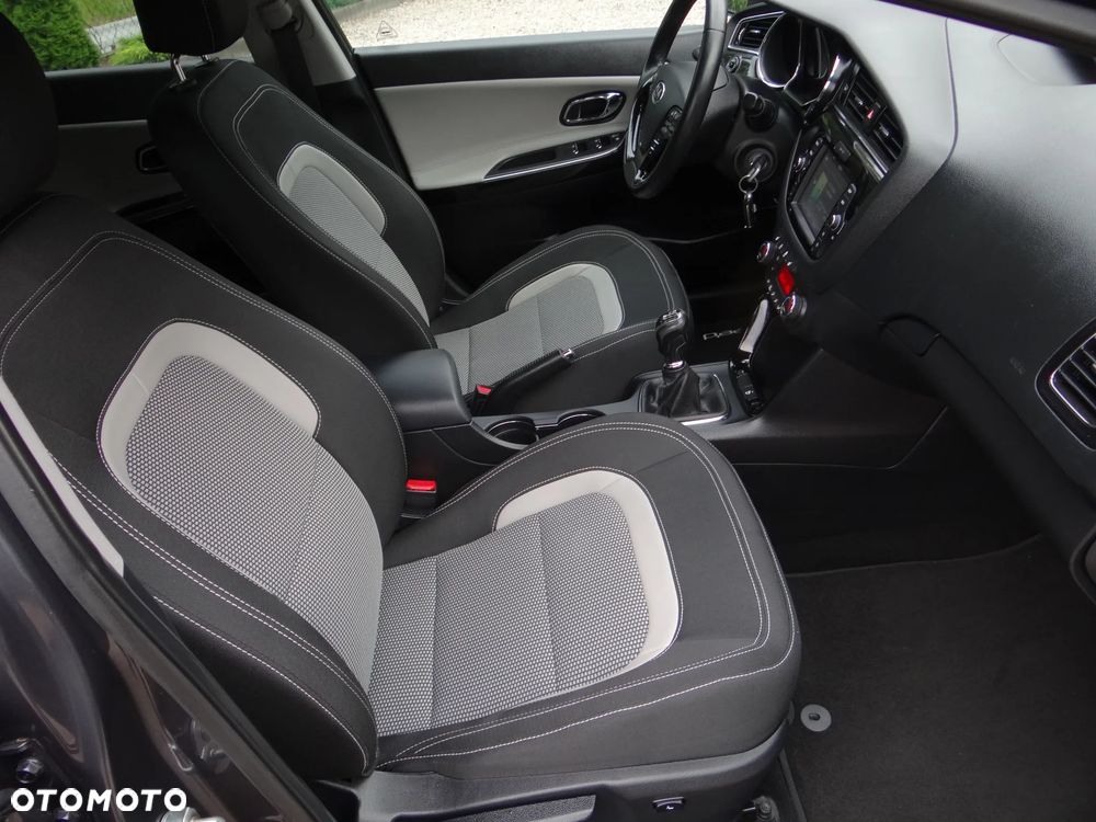 Kia Ceed 1.4 CVVT Dream Team Edition - 24