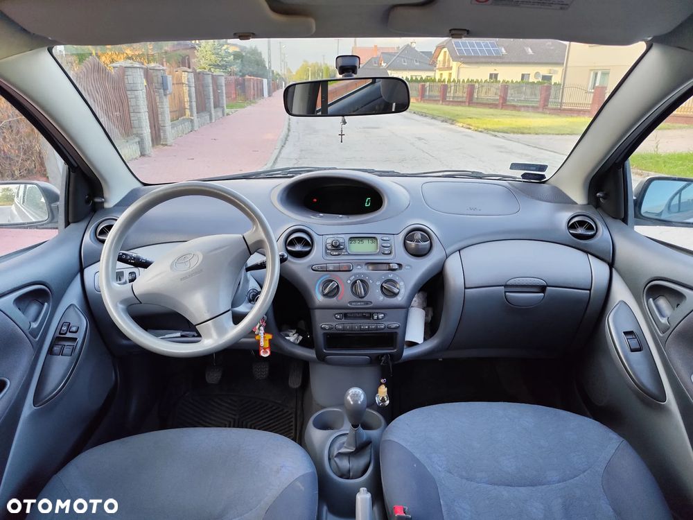 Toyota Yaris 1.0 Base - 9
