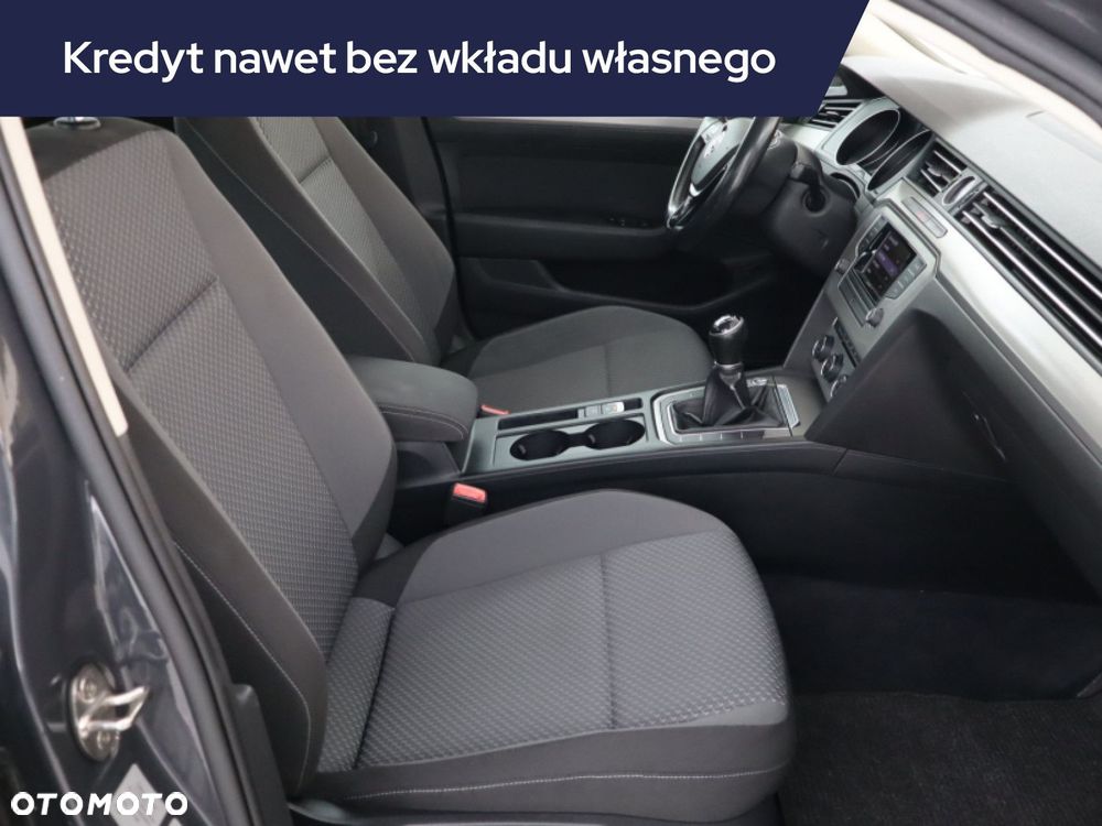 Volkswagen Passat - 11