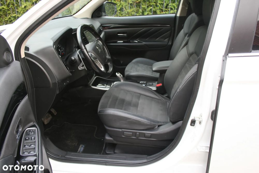 Mitsubishi Outlander Intense + - 7