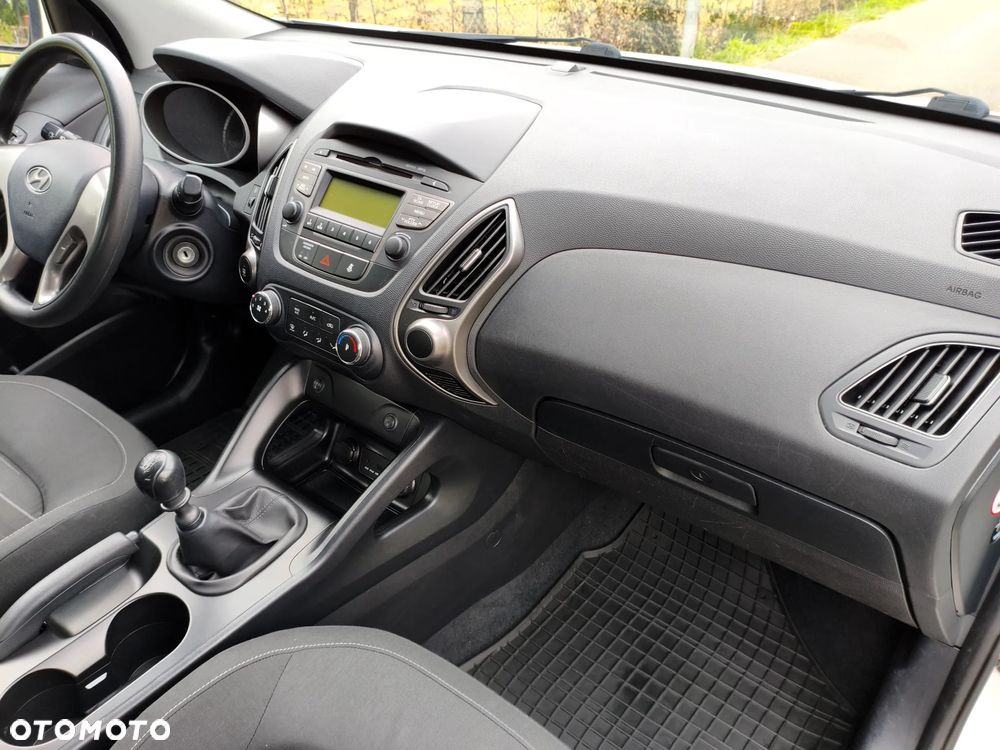 Hyundai ix35 1.6 2WD Fifa World Cup Edition - 15
