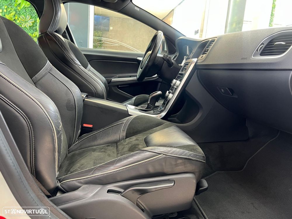 Volvo V60 2.4 D6 R-Design Sum.AWD Phev - 15