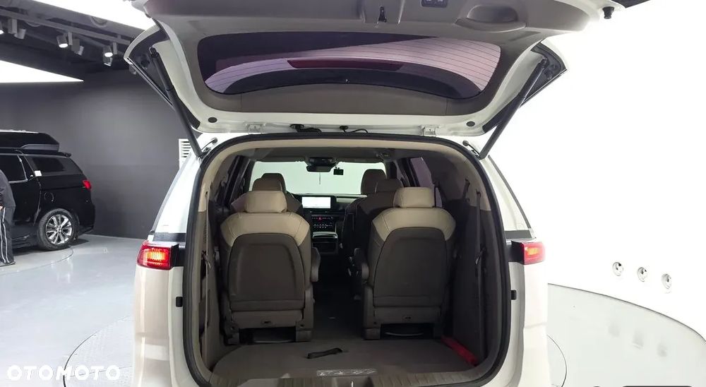 Kia Carnival - 19