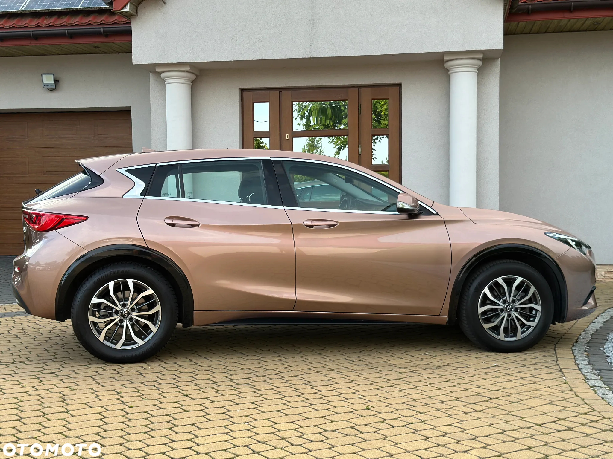 Infiniti Q30 1.5d Premium Tech Cafe Teak - 13