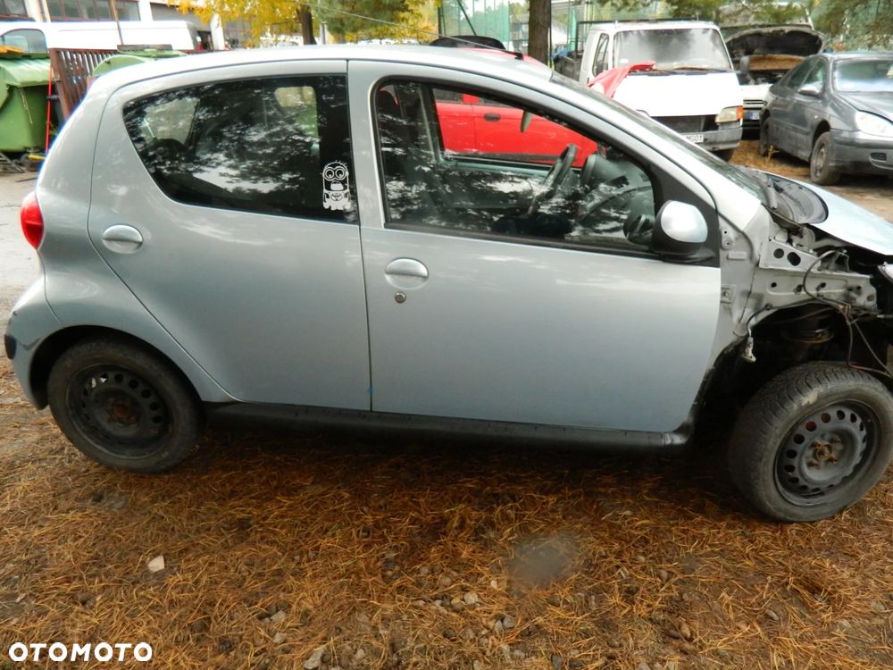 Toyota Aygo I Drzwi Tylne Tył Prawe - 1