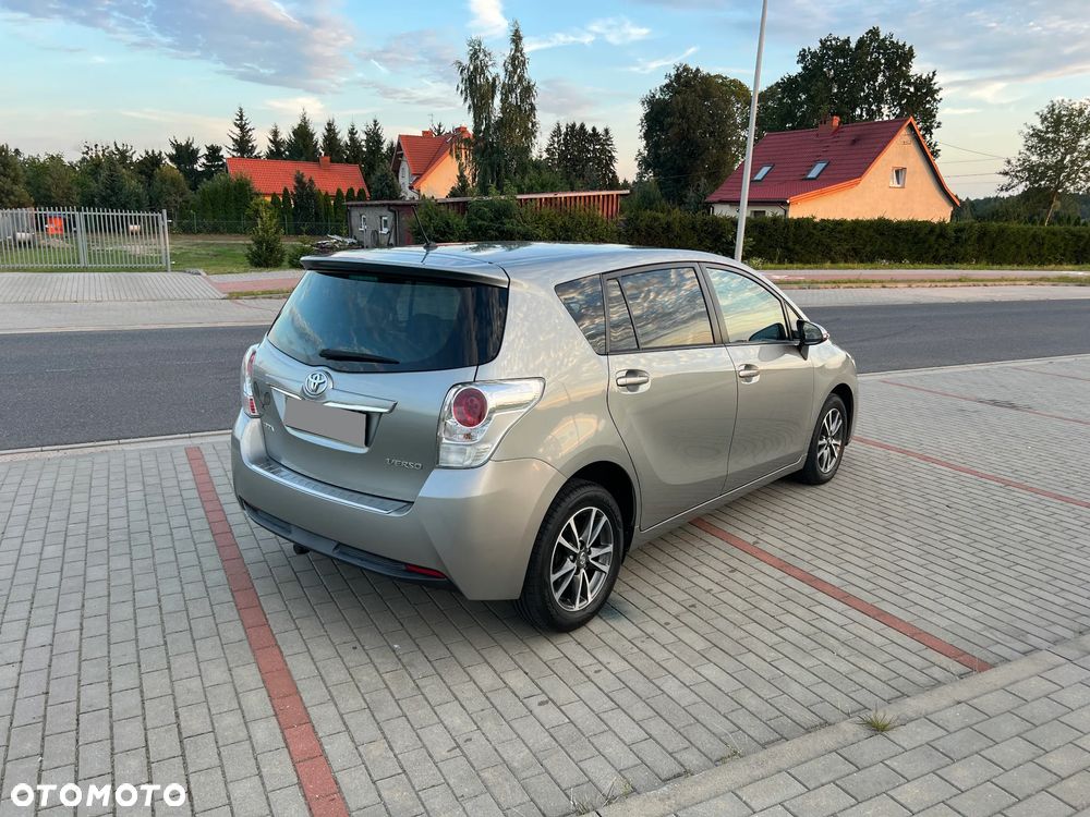 Toyota Verso 2.0 D-4D Sol - 4