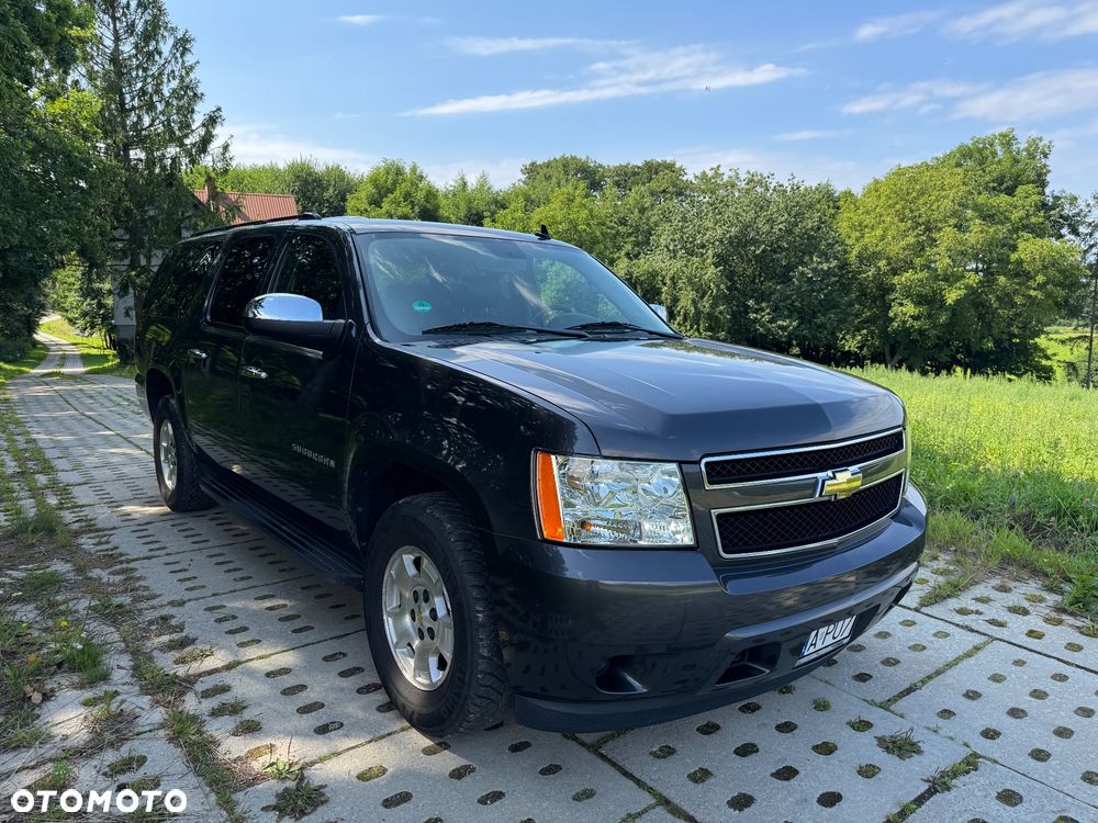 Chevrolet Suburban - 4