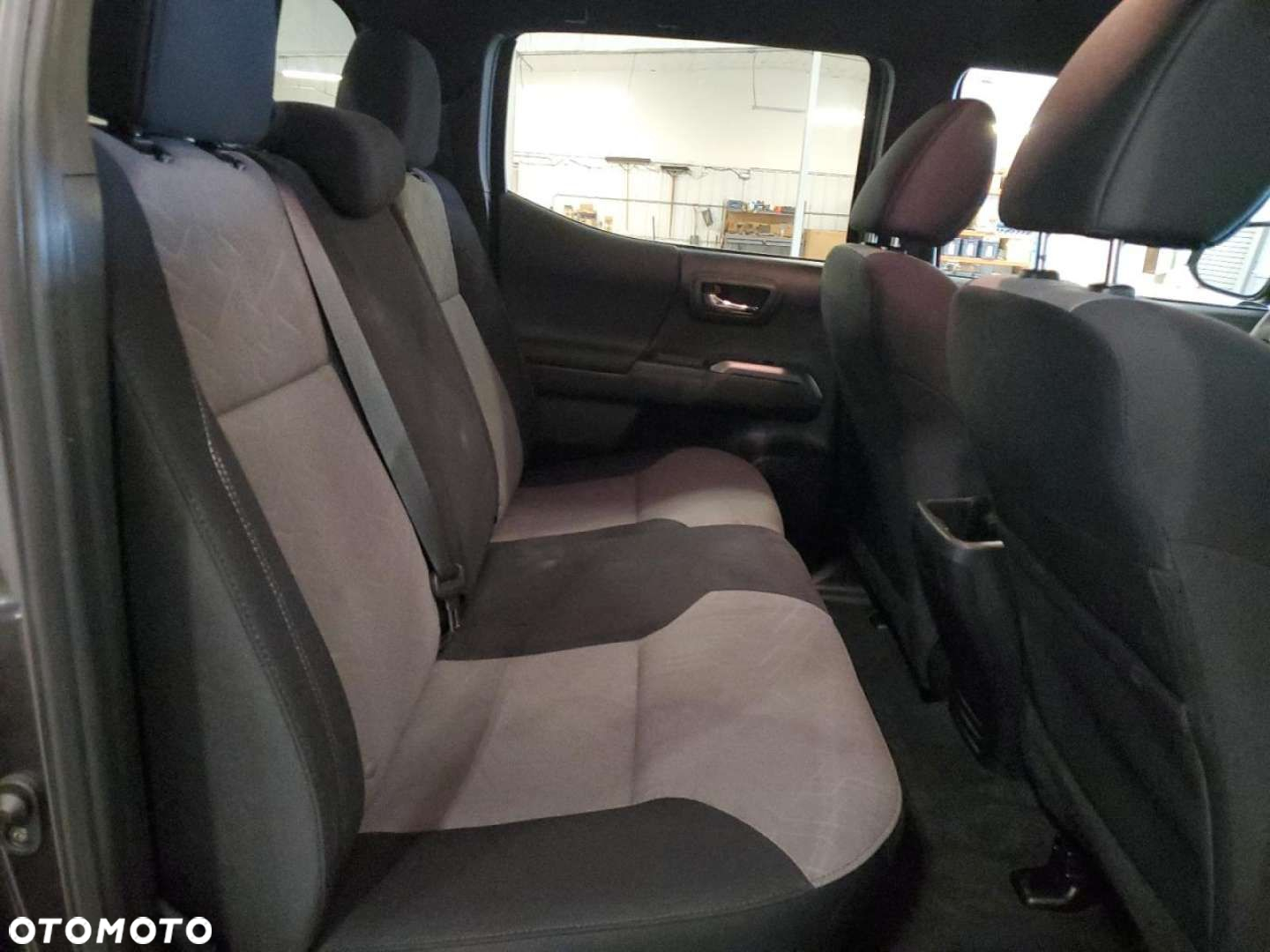 Toyota Tacoma - 11