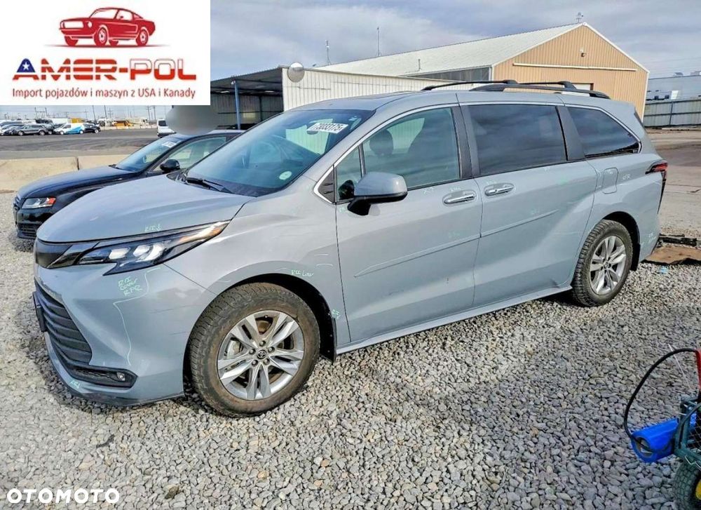 Toyota Sienna - 1