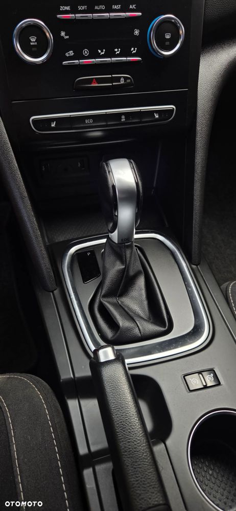 Renault Megane ENERGY TCe 140 EDC LIMITED - 29
