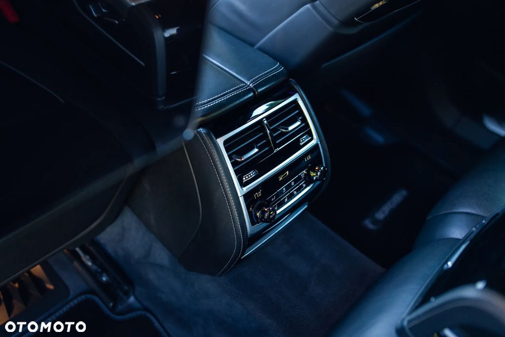 BMW Seria 7 740d xDrive mHEV sport - 40
