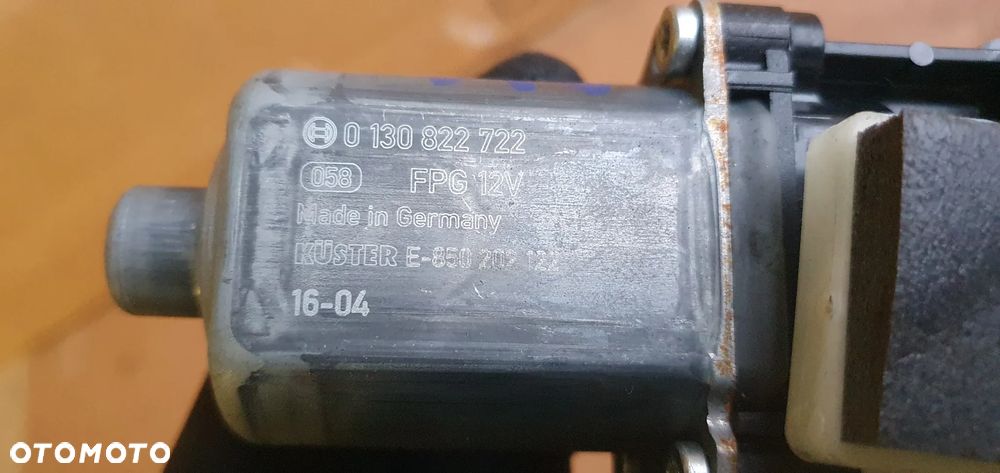 Silniczek mechanizm rolety bagażnika Audi A4 B9 Kombi 8W9863560 - 7