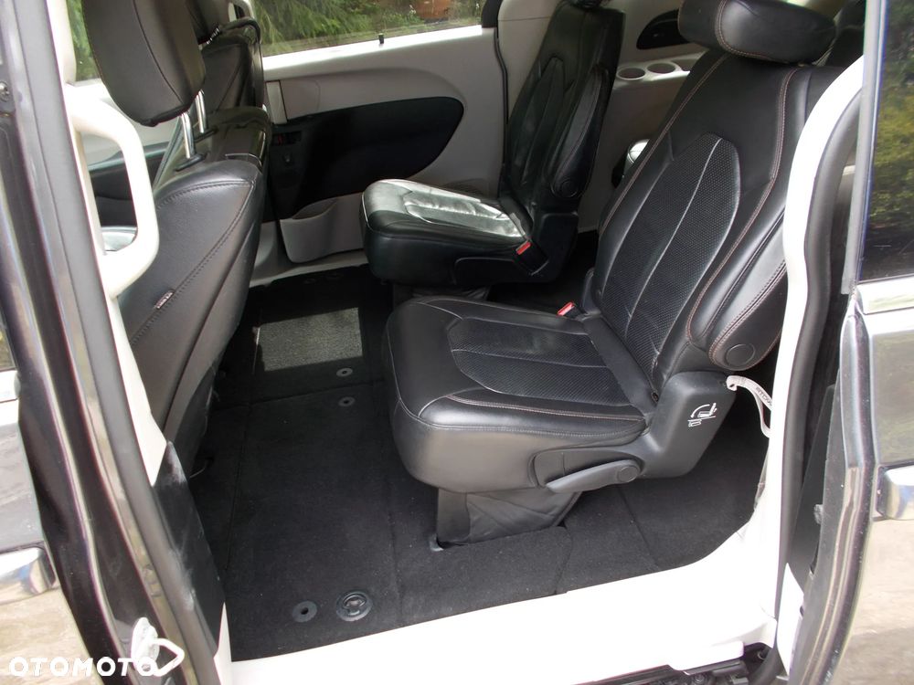 Chrysler Pacifica - 17