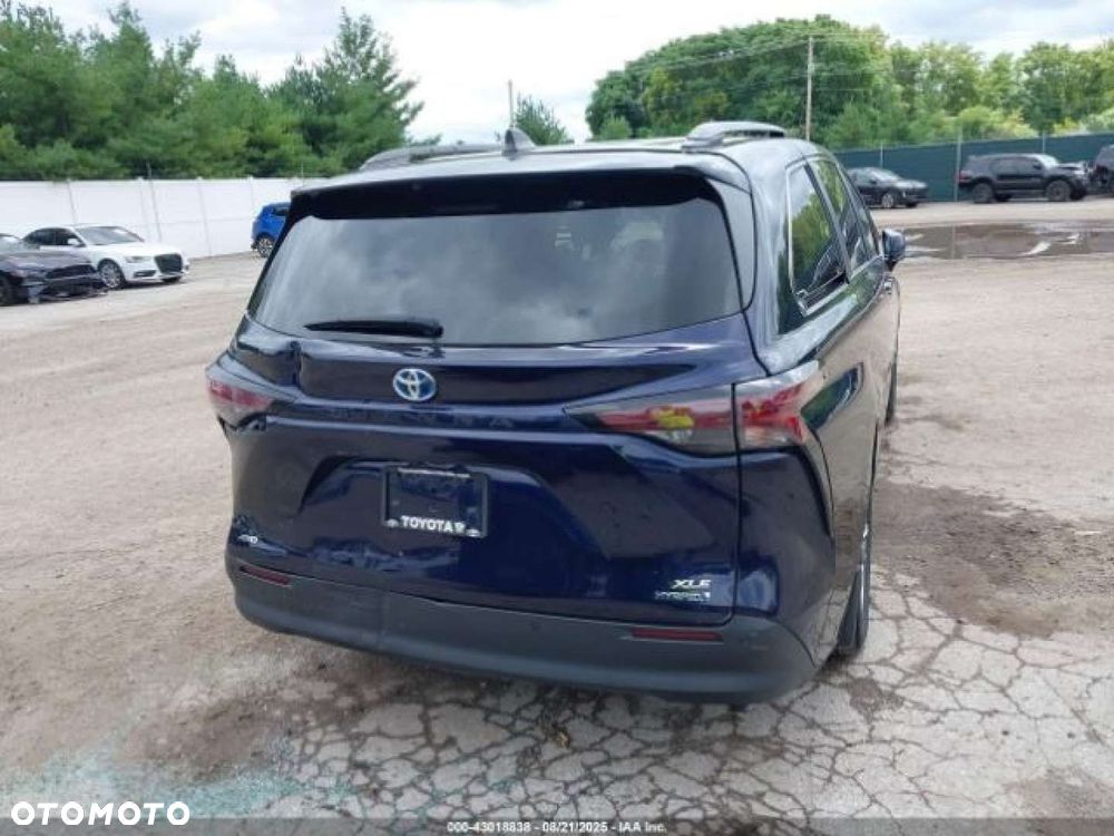 Toyota Sienna - 11