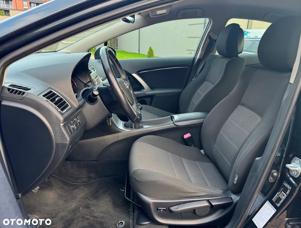 Toyota Avensis 1.6 Premium - 3