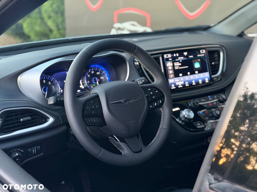 Chrysler Pacifica - 21