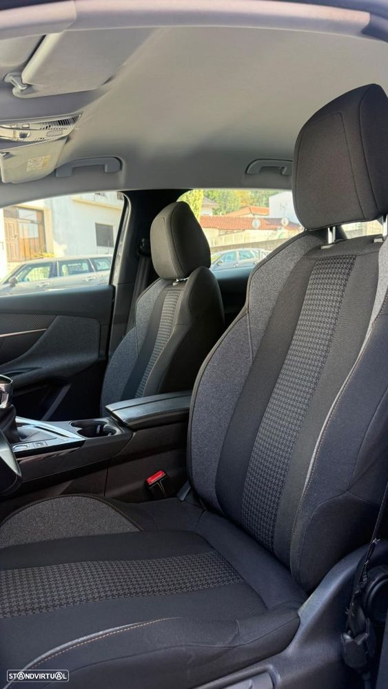 Peugeot 3008 1.5 BlueHDi Active Pack — fotografia 8