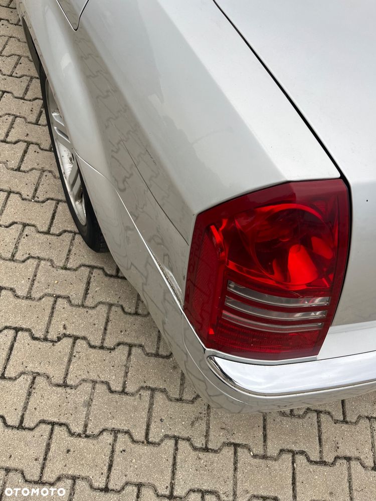 Chrysler 300C - 16