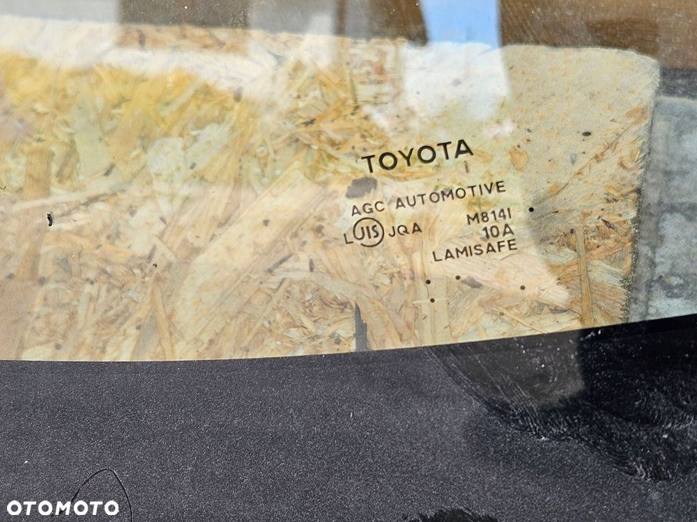 Toyota Prius III 09-15 szyba czołowa - 2