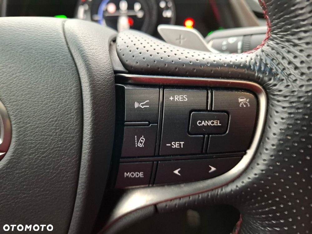 Lexus ES 300h F Sport - 28