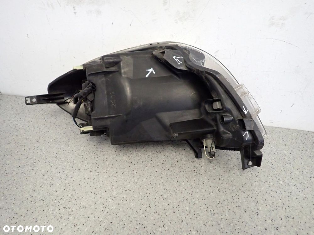 NISSAN NOTE E11 06- LAMPA PRZEDNIA PRAWA REFLEKTOR EUROPA - 11