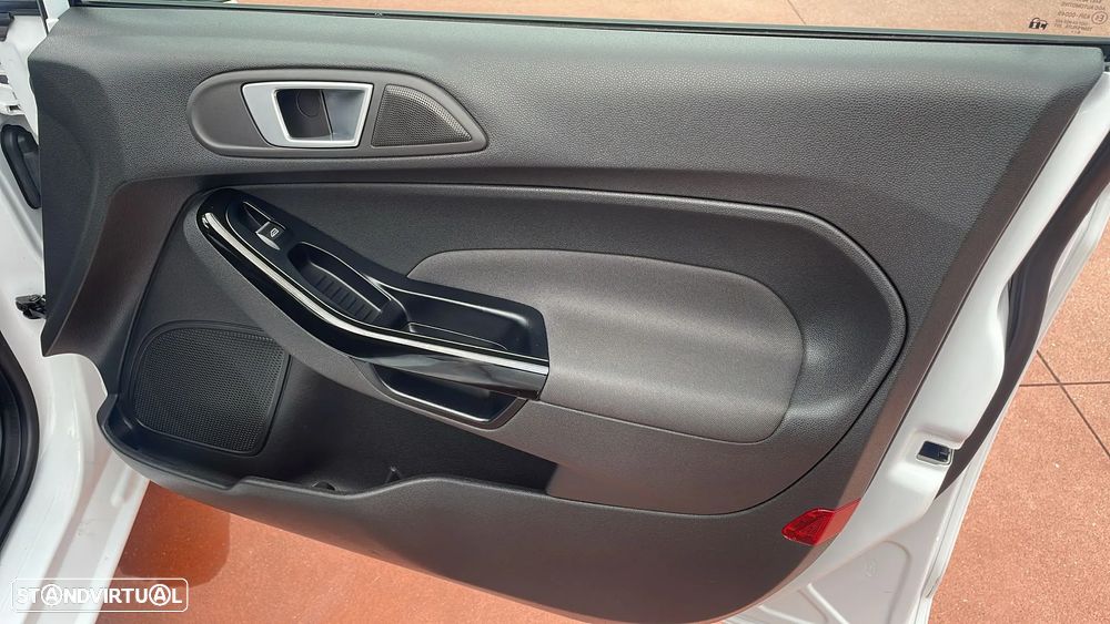 Ford Fiesta 1.0 EcoBoost S&S TITANIUM - 21