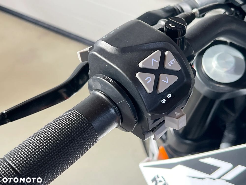 KTM Duke 125 - 22
