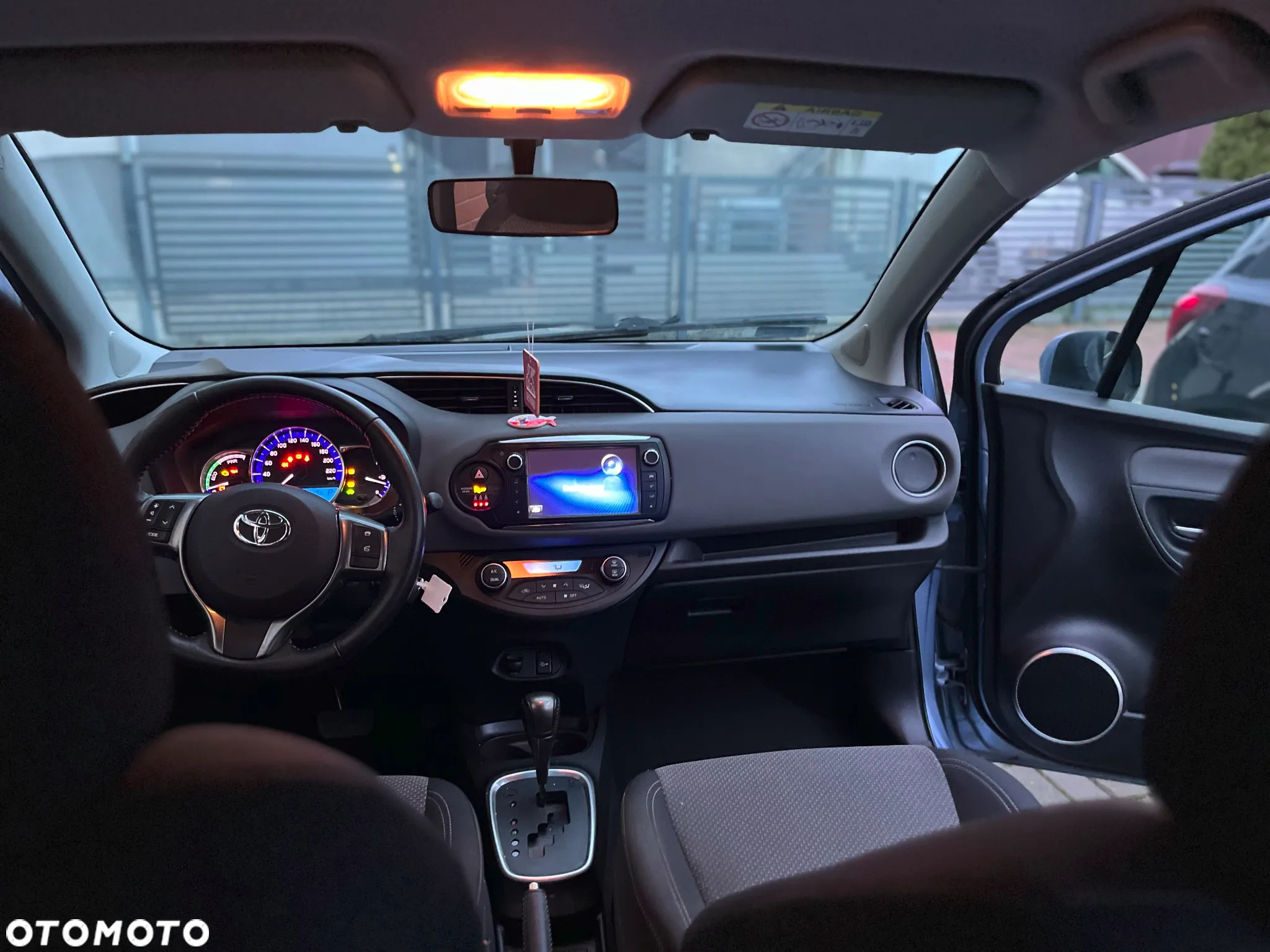 Toyota Yaris Hybrid 1.5 VVT-i - 5