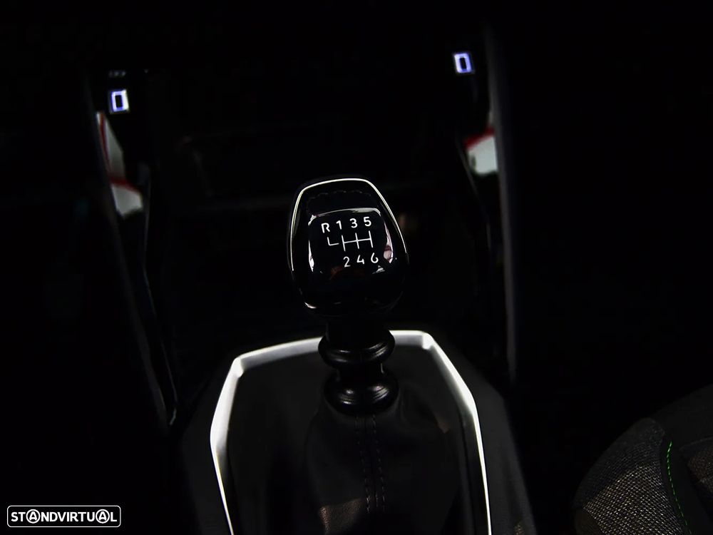 Peugeot 2008 1.2 PureTech Active Pack - 36