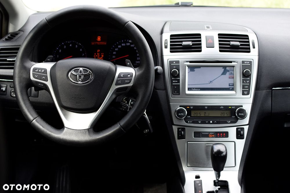 Toyota Avensis - 8