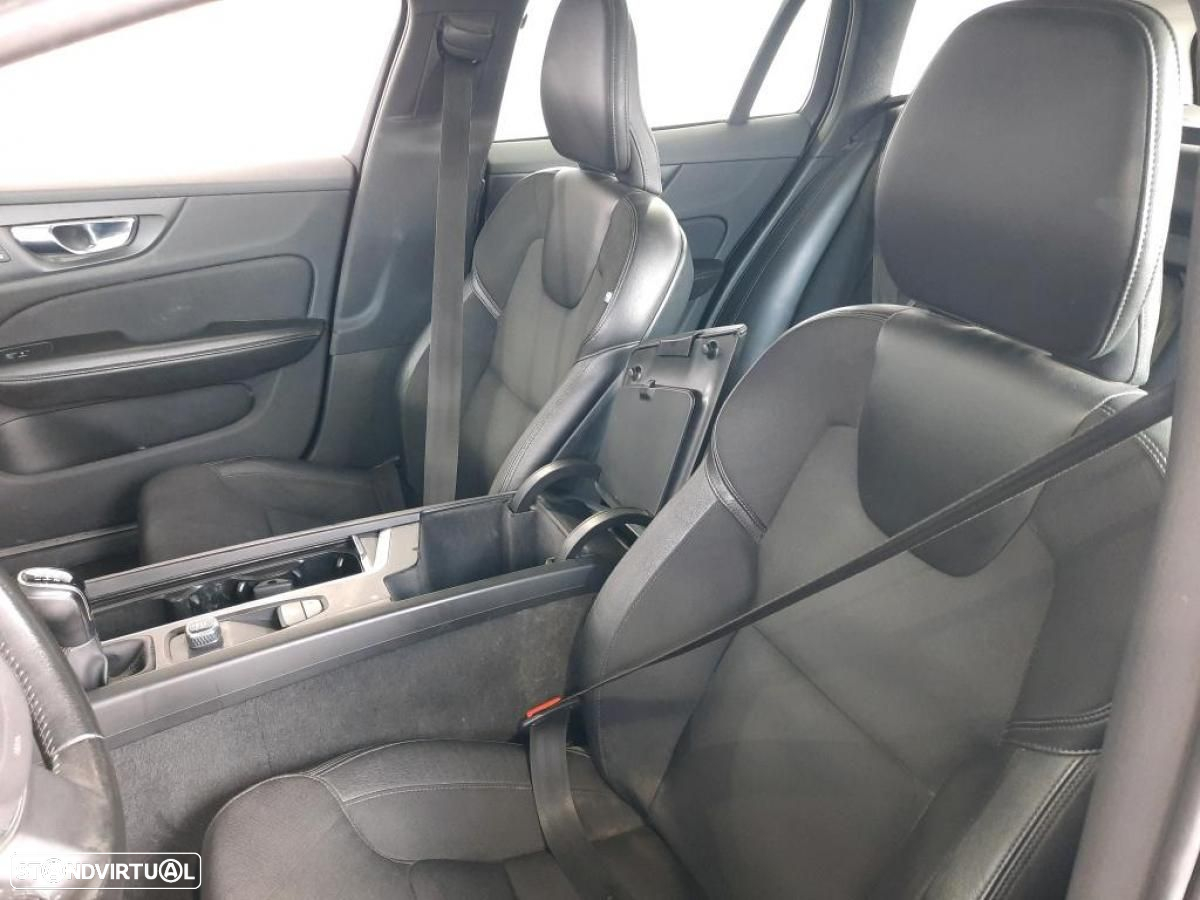 Volvo V60 2.0 D3 Momentum - 9