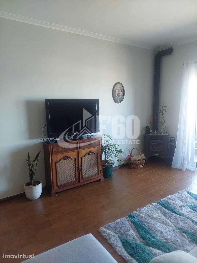 APARTAMENTO T2 C/3 FRENTES ESMORIZ - Vista 5