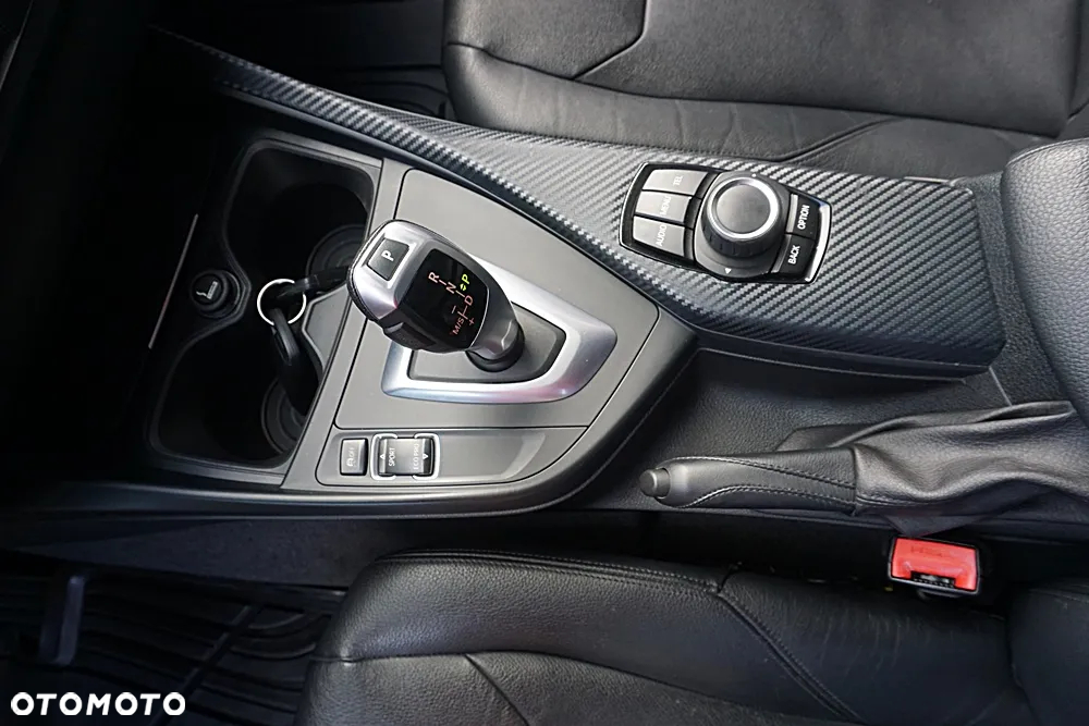 BMW Seria 1 120d Sport-Aut Urban Line - 32