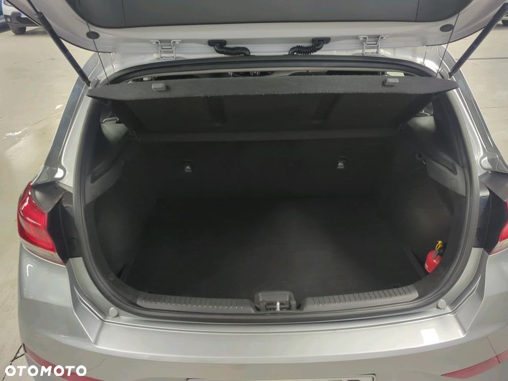 Hyundai i30 1.5 DPI Classic + - 22